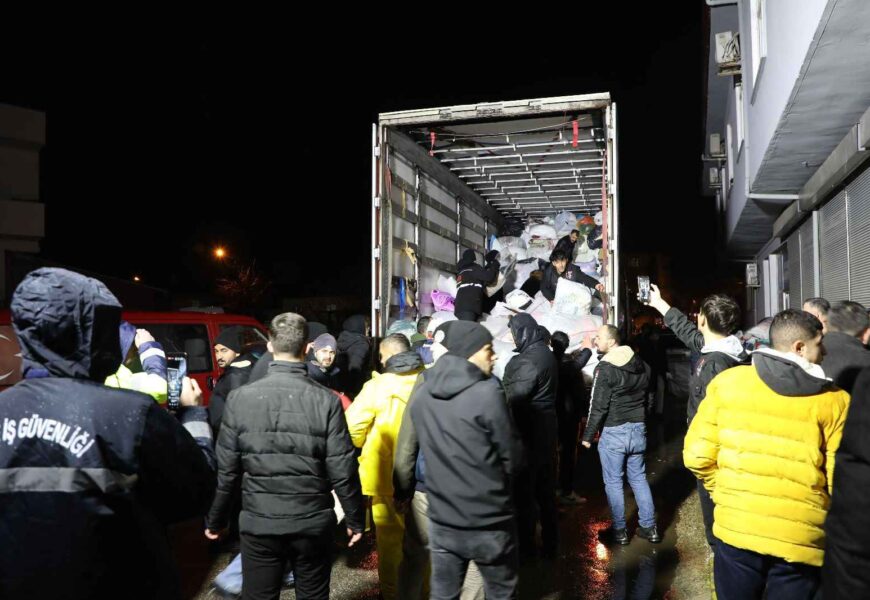 Akyazı deprem bölgesi için seferber oldu