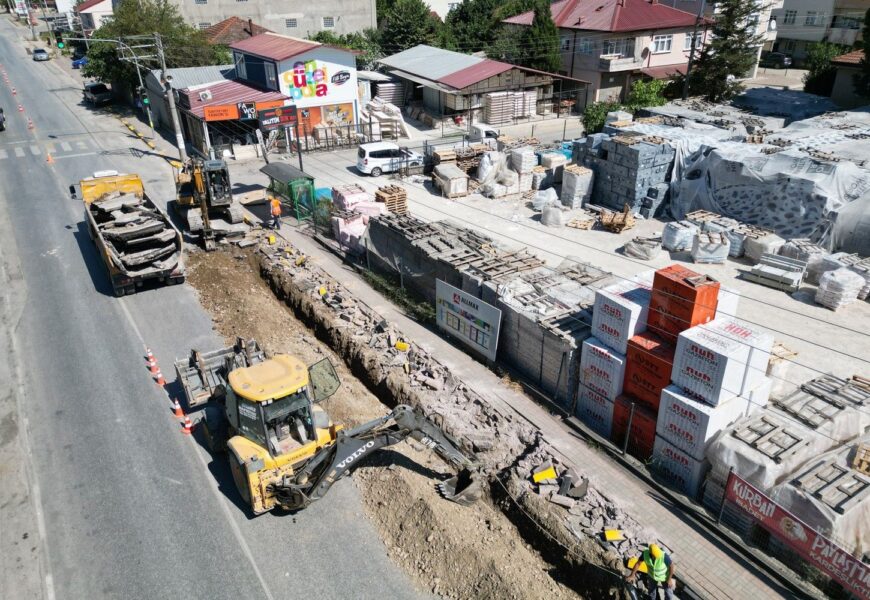 Akyazı’nın altyapısı Büyükşehir Belediyesi’nin çalışmaları ile güçleniyor