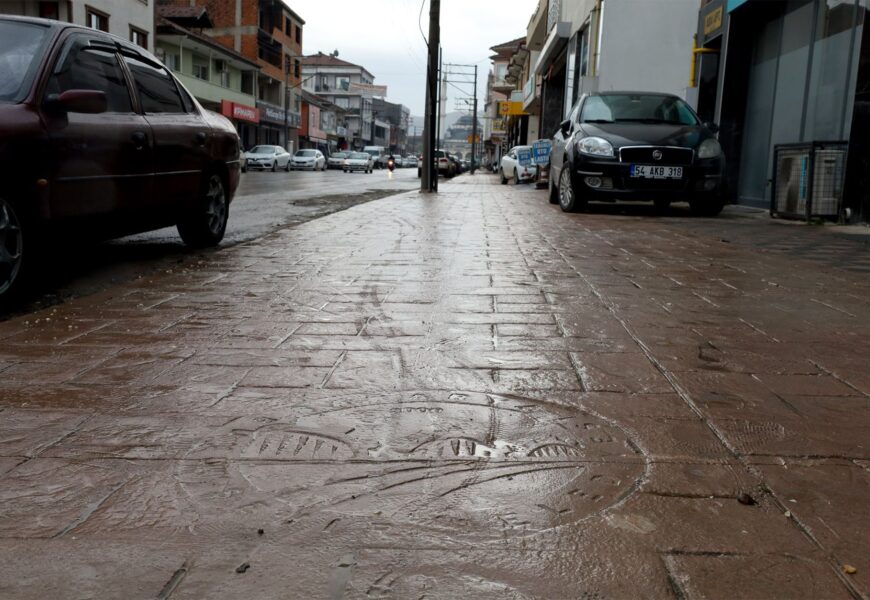 Akyazı Ada Caddesi Büyükşehir’le yeni bir yüze kavuşuyor