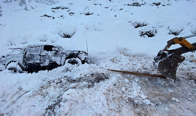 Antalya Büyükşehir Belediyesi Ekipleri Kar Yağışında Mahsur Kalanları Kurtardı