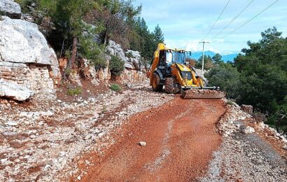 Antalya Büyükşehir Belediyesi Finike’de Temizlik Çalışmaları Yürüttü