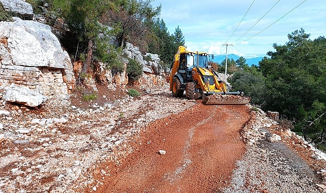 Antalya Büyükşehir Belediyesi Finike’de Temizlik Çalışmaları Yürüttü