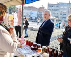 Bergama Belediyesi’nden Kadın Girişimcilere Yılbaşı Pazarı Desteği