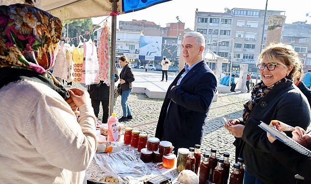 Bergama Belediyesi’nden Kadın Girişimcilere Yılbaşı Pazarı Desteği