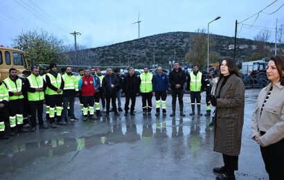 Çeşme Belediye Başkanı Lâl Denizli, Yeni Yıl Öncesi Çalışanlarıyla Bir Araya Geldi