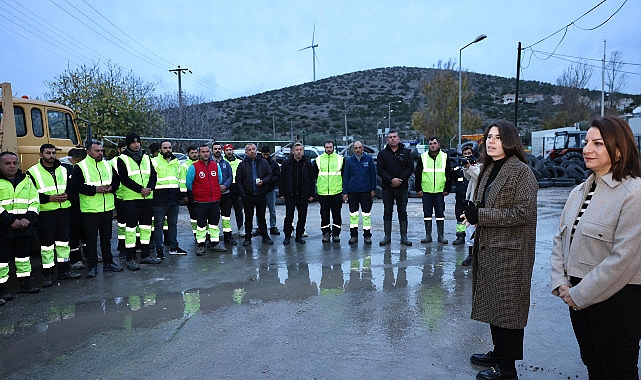 Çeşme Belediye Başkanı Lâl Denizli, Yeni Yıl Öncesi Çalışanlarıyla Bir Araya Geldi