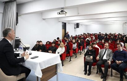 İnegöl Belediye Başkanı Alper Taban, Genç Bakış Buluşmaları ile Gençlerin Fikirlerini Dinliyor