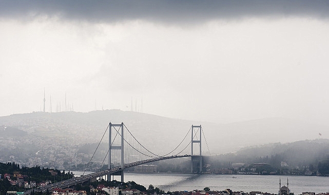 İstanbul’da Hava Sıcaklıkları Düşüyor ve Fırtına Uyarısı