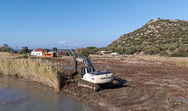 İzmir Büyükşehir Belediyesi’nden Aleon Deresi Temizlik Çalışmaları