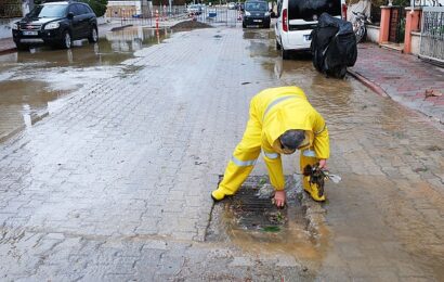 Kemer Belediye Başkanı Necati Topaloğlu, Sağanak Yağmur Çalışmalarını Yerinde İnceledi