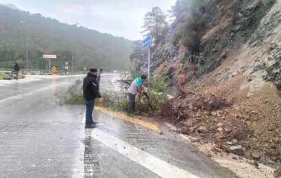 Kemer’de Şiddetli Yağış Sonrası Toprak Kayması