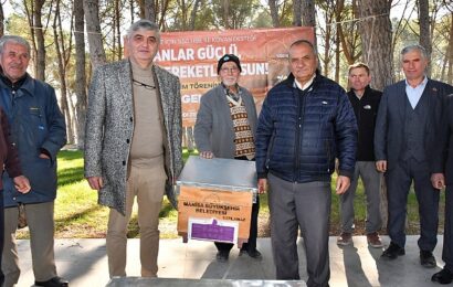 Manisa Büyükşehir Belediyesi’nden Arıcılara Kovan Desteği