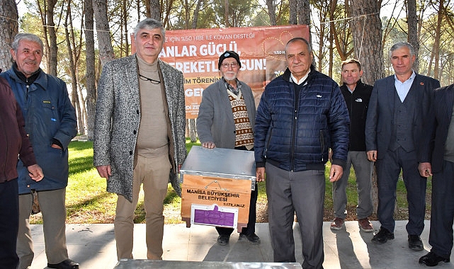 Manisa Büyükşehir Belediyesi’nden Arıcılara Kovan Desteği