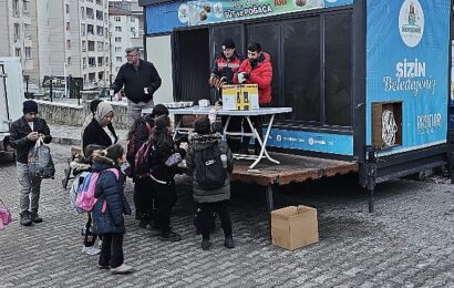 Nevşehir Belediyesi’nden Sıcak Poğaça ve Süt Dağıtımı