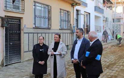 Ödemiş Belediyesi Türkmen Mahallesi’nde Kilit Parke Taş Çalışmaları Devam Ediyor