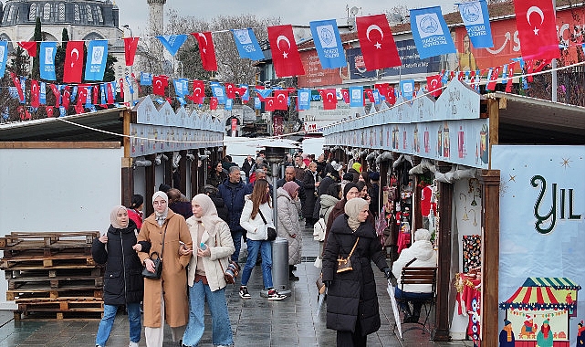 Üsküdar Belediyesi 2025 Yılbaşı Pazarı Ziyaretçilerini Bekliyor