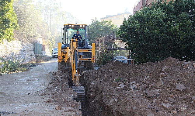 Antalya Büyükşehir Belediyesi’nden Aslanbucak Mahallesi’nde İçme Suyu Hattı Yenileme Çalışması