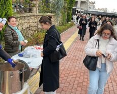 Antalya Büyükşehir Belediyesi’nden Öğrencilere Sıcak Çorba İkramı