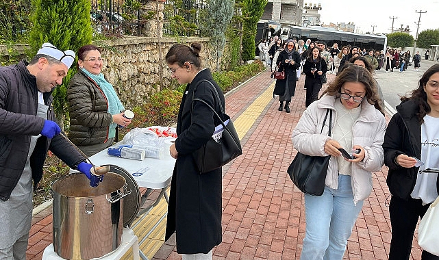 Antalya Büyükşehir Belediyesi’nden Öğrencilere Sıcak Çorba İkramı