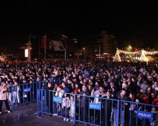 Antalyalılar, Yeni Yılda Barış ve Coşku İçinde Bir Araya Geldi