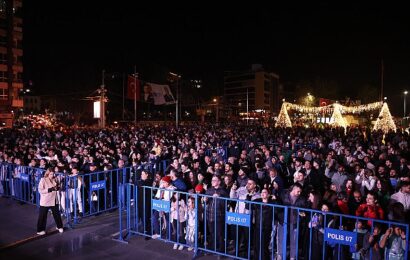 Antalyalılar, Yeni Yılda Barış ve Coşku İçinde Bir Araya Geldi