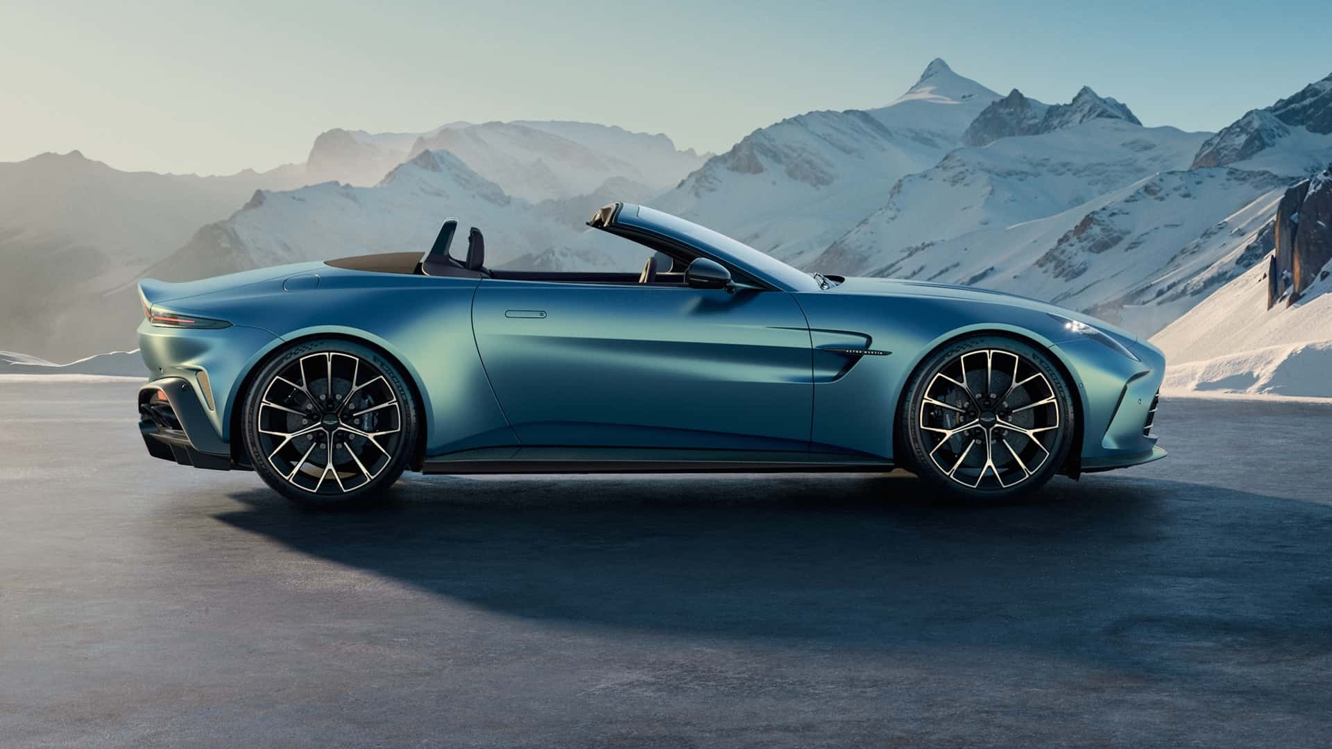 Aston Martin Vantage Roadster: Lüks ve Performansın Zirvesi