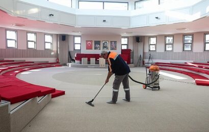 Bakırköy Belediyesi İbadethanelere Temizlik Hizmeti Sunuyor