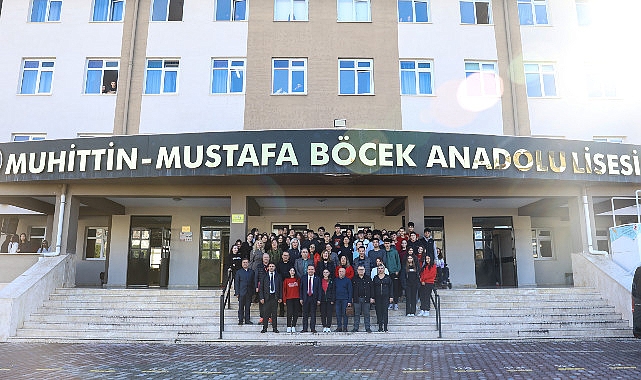 Başkan Muhittin Böcek’ten Öğrencilere İlham Verici Ziyaret