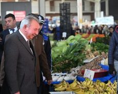 Başkan Nurlu, Çarşamba Pazarında Esnaf ve Vatandaşlarla Buluştu