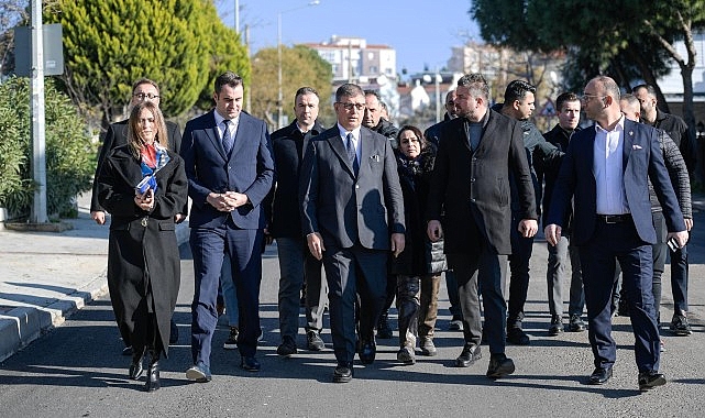 Başkan Tugay, Buca’da Asfalt Seferberliğini İnceledi