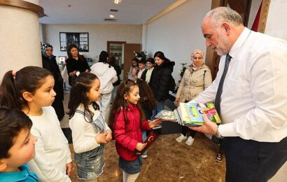 Canik Belediye Başkanı İbrahim Sandıkçı, Öğrencilere Karne Hediyesi Verdi