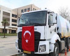 Kandıra Belediyesi Yeni Süpürge Aracı ile Temizlik Çalışmalarını Güçlendiriyor