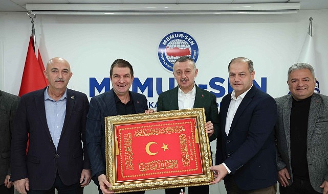 Kocaeli Büyükşehir Belediye Başkanı Tahir Büyükakın, Memur-Sen Kocaeli Şubesi’ni Ziyaret Etti