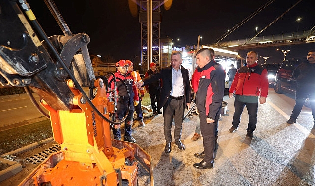 Kocaeli Büyükşehir Belediyesi Yeni Yıl Gecesi Çalışmalarını Sürdürüyor