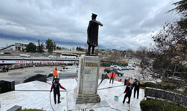 Kocaeli Büyükşehir Belediyesi’nden Atatürk Heykeli’ne Bakım ve Temizlik Çalışmaları