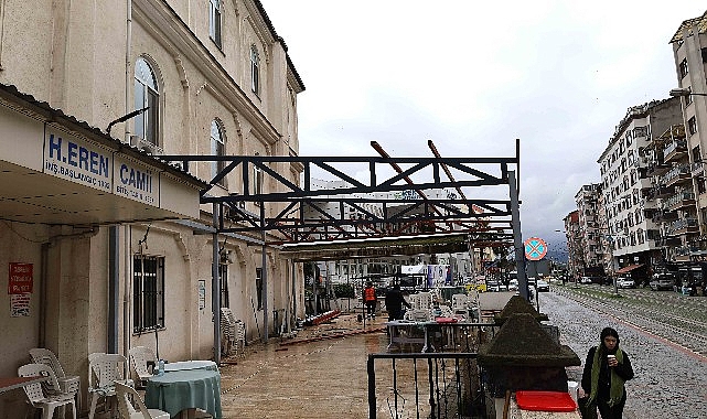 Kocaeli Büyükşehir Belediyesi’nden Eren Camii’ne Modern Sundurma Projesi