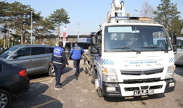 Kocaeli Zabıta Dairesi’nden Kaldırımlara Park Denetimleri