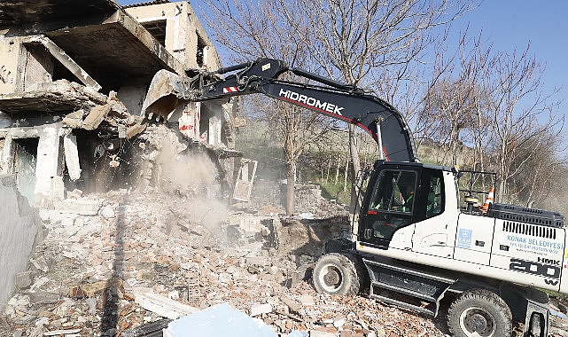 Konak Belediyesi Metruk Binaların Yıkımına Devam Ediyor