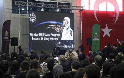 Türkiye’nin İlk Astronotu Alper Gezeravcı İnegöl’de Öğrencilerle Buluştu