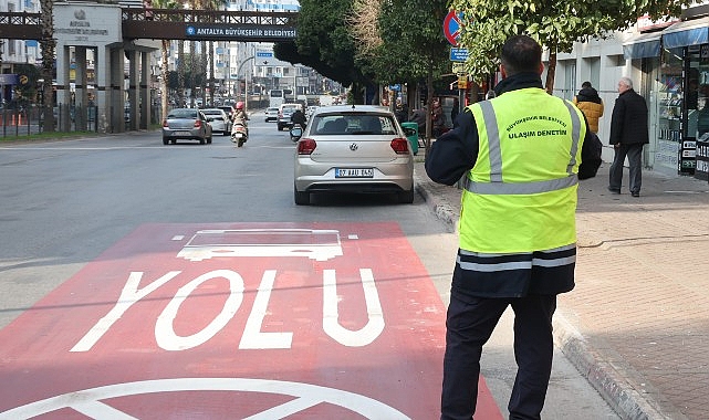 Antalya’da Halk Otobüsleri İçin Sağ Şerit Uygulaması Başlatıldı