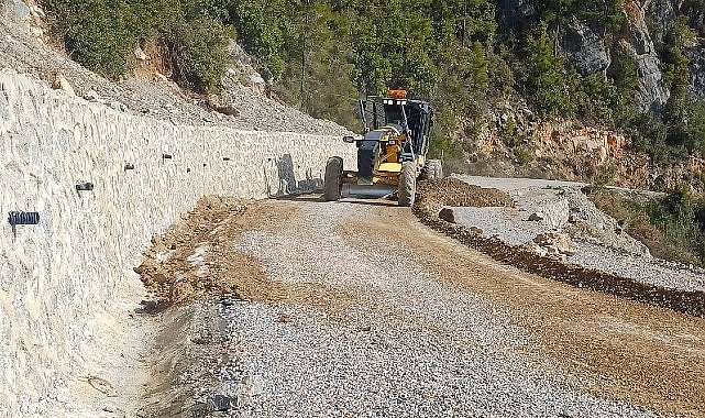 Antalya’da Kışa Hazırlık: Kırsal Yollar için Tuzlama Çalışmaları