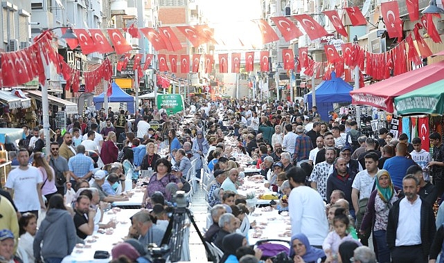 Bayraklı Belediyesi’nden Ramazan Etkinlikleri ve İftar Sofraları