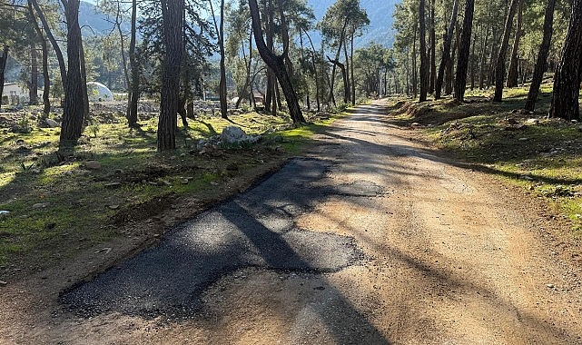 Belediye Ekiplerinden Yol Bakım Çalışmaları