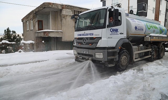 Canik Belediyesi Karla Mücadele Çalışmalarını Sürdürüyor