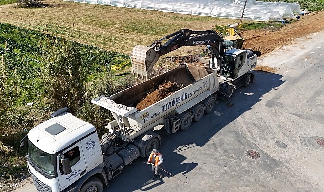 Efeler Bulvarı’nda Yenileme Çalışmaları Başladı