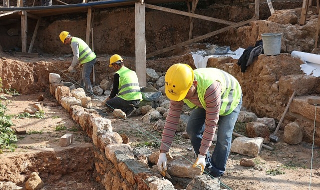 Hıdırlık Kulesi Çevresi Arkeolojik Kazı Projesi’nde Yeni Buluntular