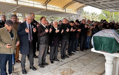 İzmir Basınının Duayeni Ömür Olgundemir Hayatını Kaybetti