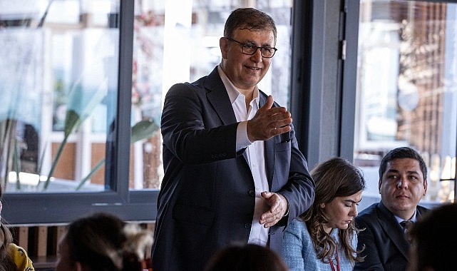 İzmir Büyükşehir Belediye Başkanı Dr. Cemil Tugay, Gençlerle Buluştu ve Önemli Mesajlar Verdi