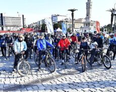 İzmir Büyükşehir Belediyesi’nden Bisikletli Pazarlar Etkinliği