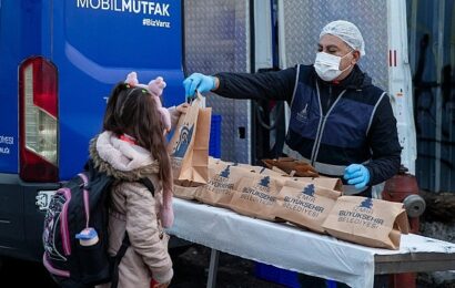 İzmir Büyükşehir Belediyesi’nden İhtiyaç Sahibi Öğrencilere Beslenme Desteği